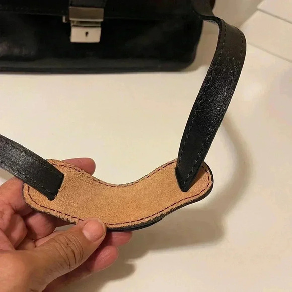 Vintage Hebella black Italian
Leather gold Clasp Front Across Body laptop bag - Picture 12 of 16